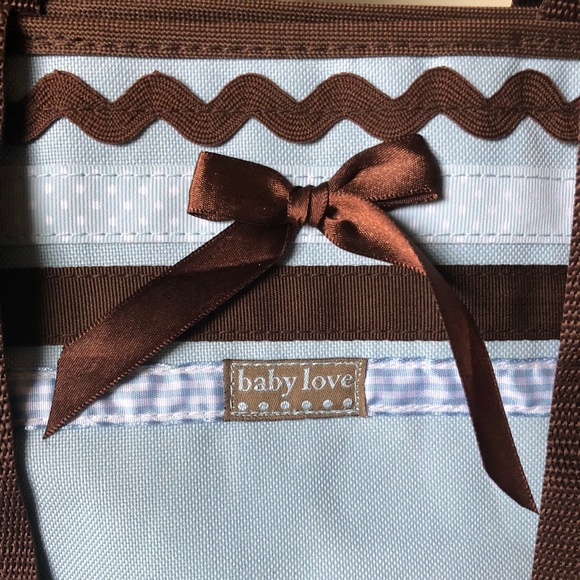 “Baby Love” diaper bag with matching changing pad - Picture 2 of 7